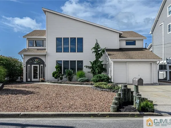 1861 Starboard Ct, Toms River, NJ 08753