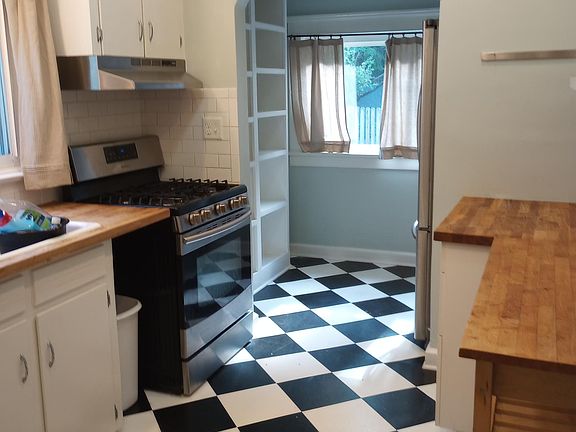 3rd image of 815 S Depeyster St
