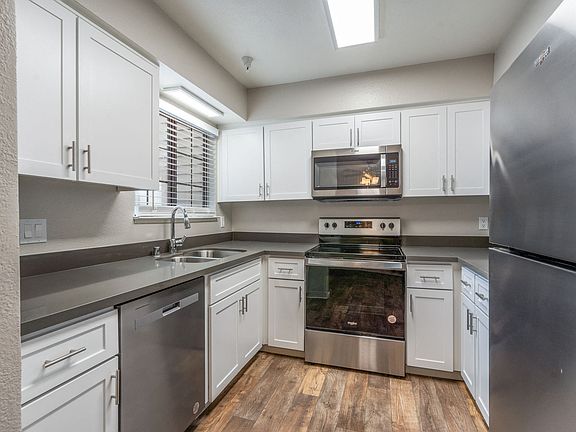 2nd image of 7551 Greenhaven Dr #4-121