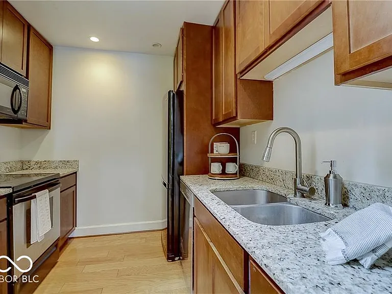 714 Buchanan St #18 — Photo 6