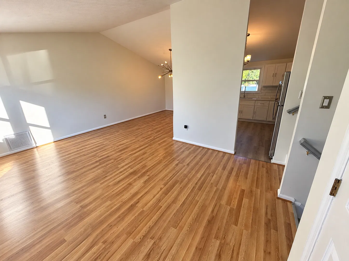 3 bed, 2.5 bath, 1560 sqft, $2,400 — Photo 4