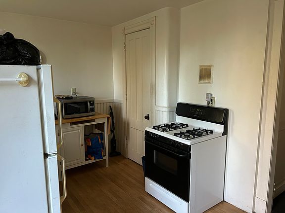 4th image of 7 Glen Ave Unit 4
