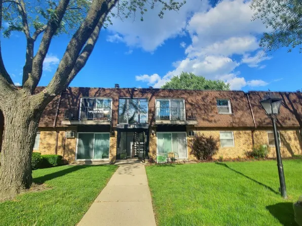 655 Grove Dr #2051, Buffalo Grove, IL 60089