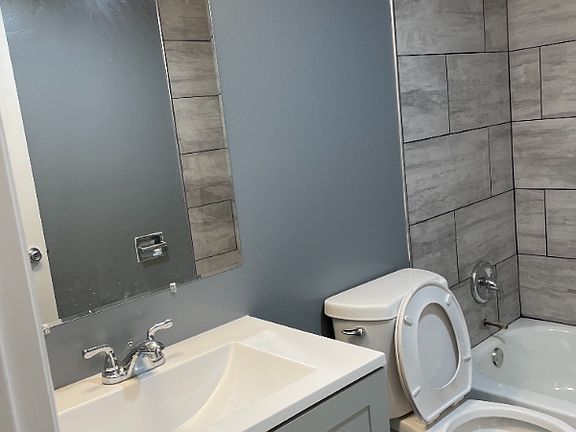5th image of 1612 Memorial Dr APT 1
