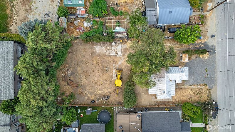 2nd image of 504 Ramona Avenue