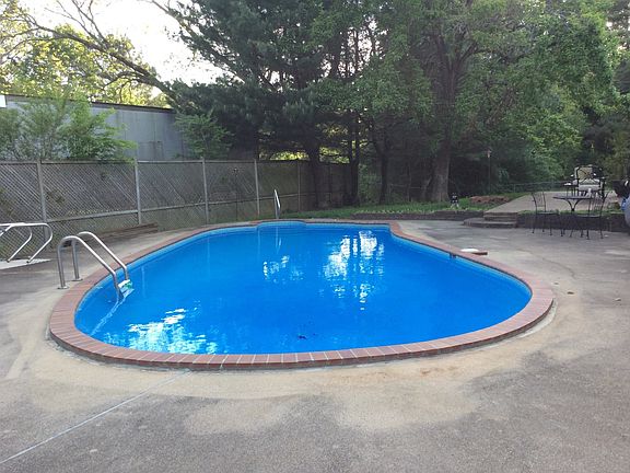 4th image of 103 Dogwood Cir
