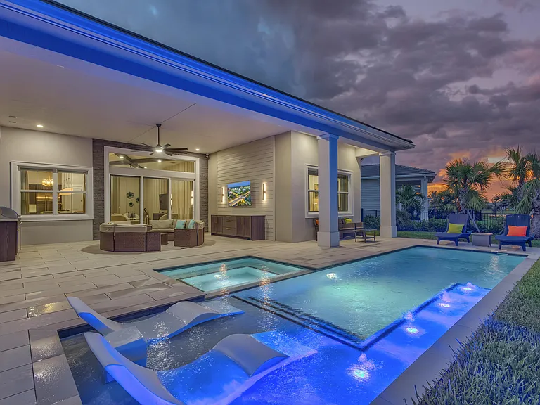 10109 Driftwood Way — Photo 1