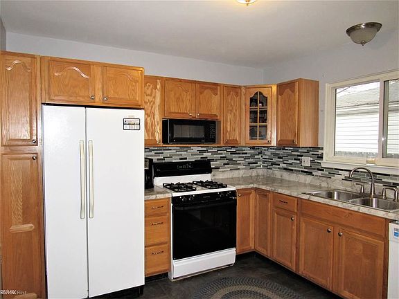 4th image of 62 W Madge Ave