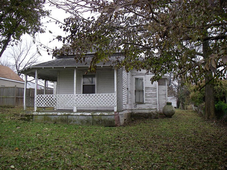 2nd image of 1506 Main St