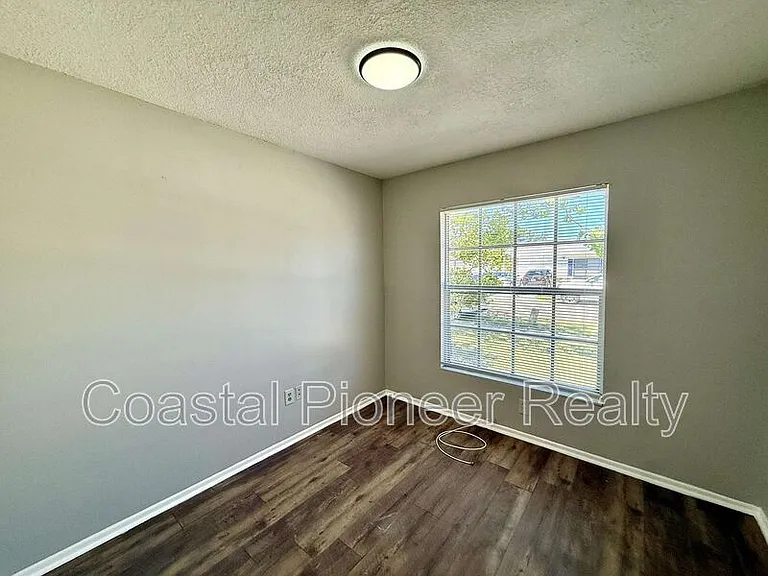 1242 Coolmont Dr — Photo 23
