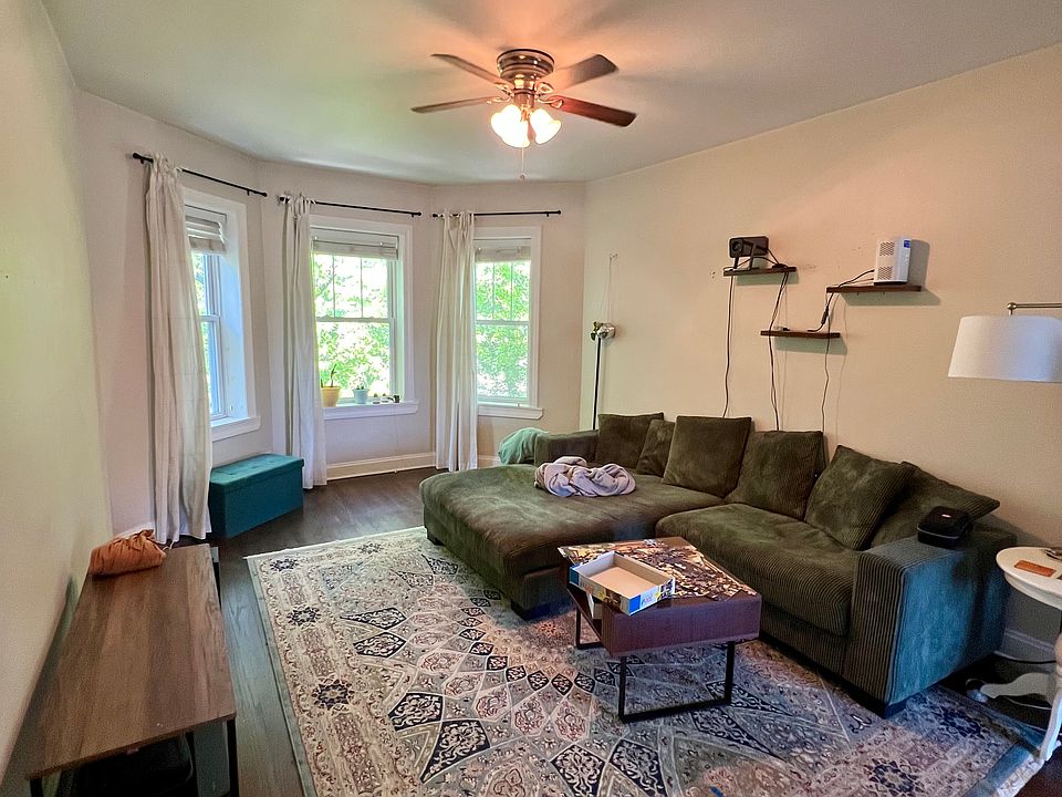 1st image of 3709 N Hoyne Ave
