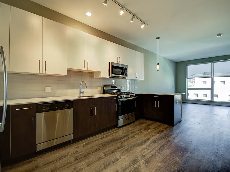 851 W Grand Ave #505 — Photo 2