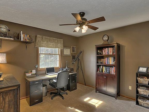 4th image of 32200 Hickory Ln