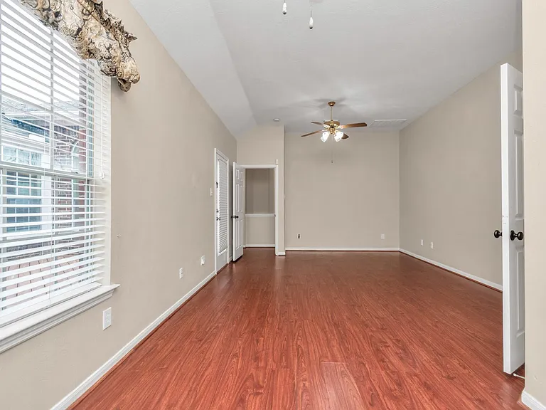 1915 Crescent Oak Dr — Photo 30