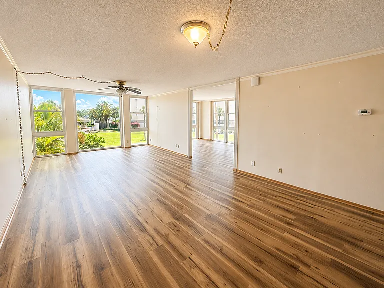 7400 Sun Island Dr #205 — Photo 5