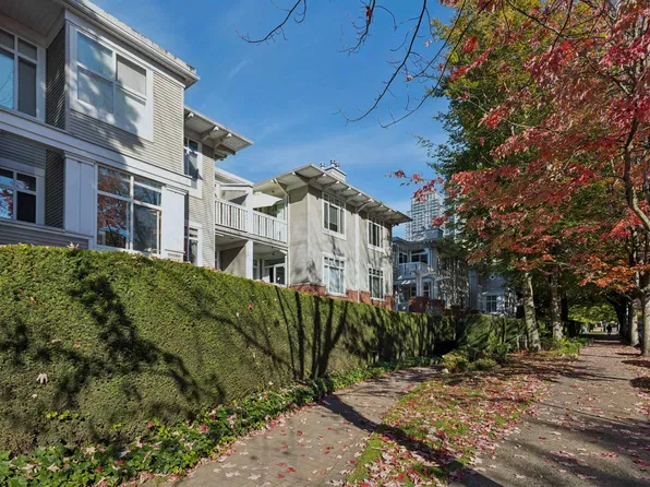 1675 W 10th Ave #101, Vancouver, BC V6J 2A2