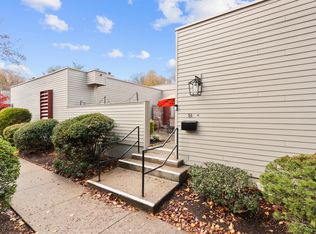 Charlton Hill, Hamden, CT 06518