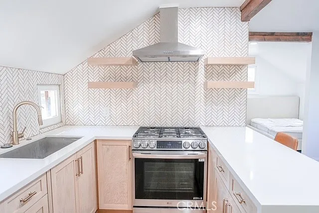 1 bed, 500 sqft, $1,900 — Photo 4