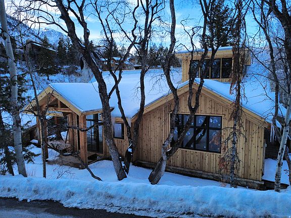 4th image of 3060 Deer Run Rd