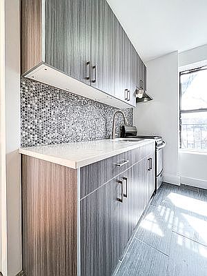 4th image of 124 E 107th St APT 24