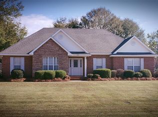 328 Live Oaks Dr, Millbrook, AL 36054