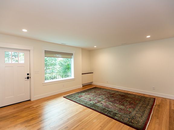 4th image of 415 Riverland Dr Unit B