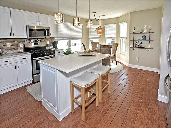2nd image of 39 Grayhawk Ct