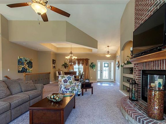 3rd image of 2682 Breakwater Dr