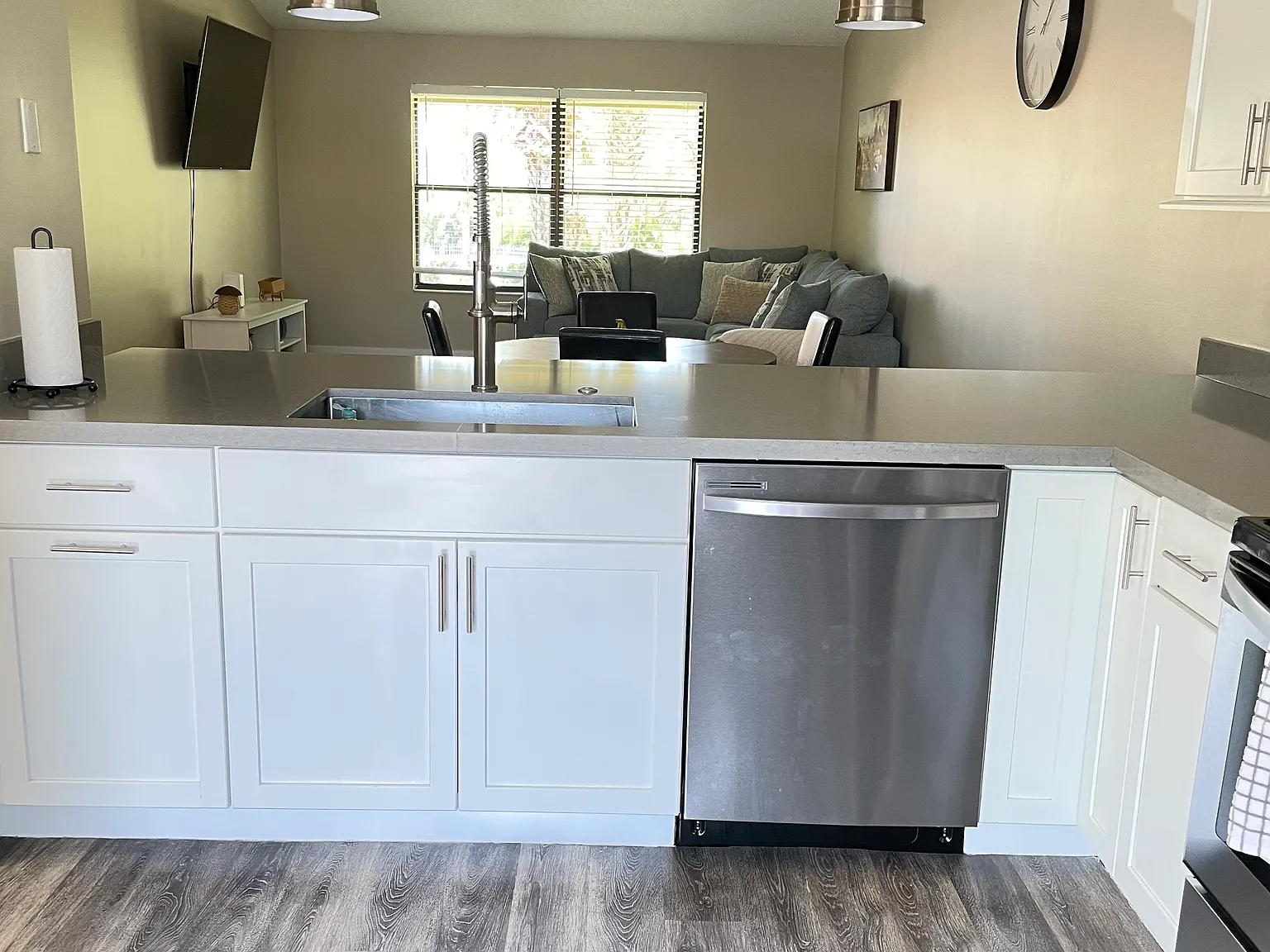 3 bed, 1300 sqft, $4,000 — Photo 4