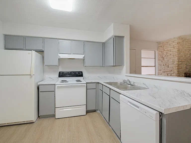 4301 Acropolis Ct #B — Photo 5