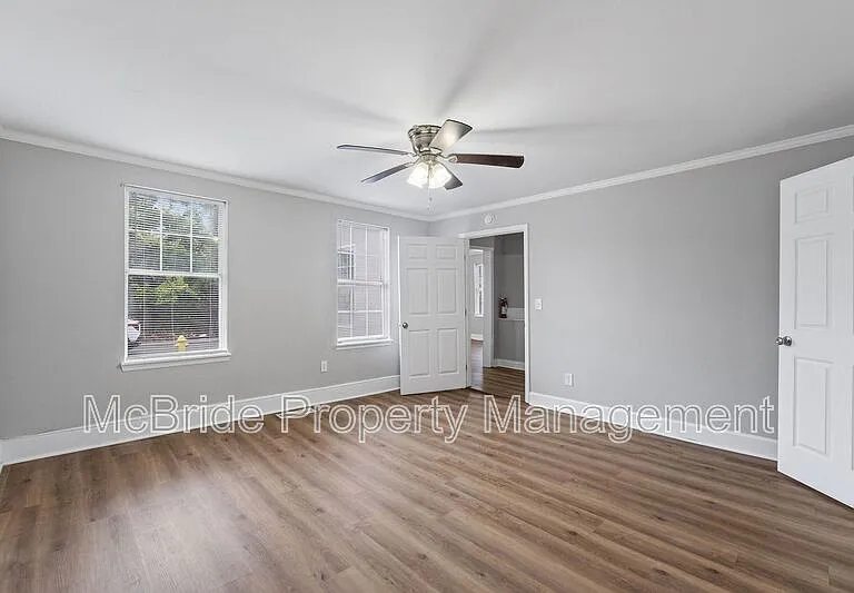 1827 Hicks St — Photo 7