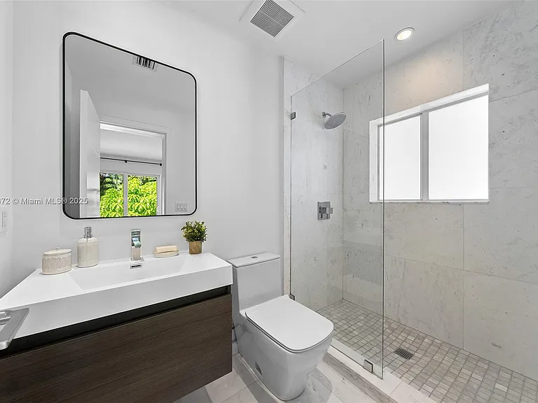 575 Bay Point Rd — Photo 47