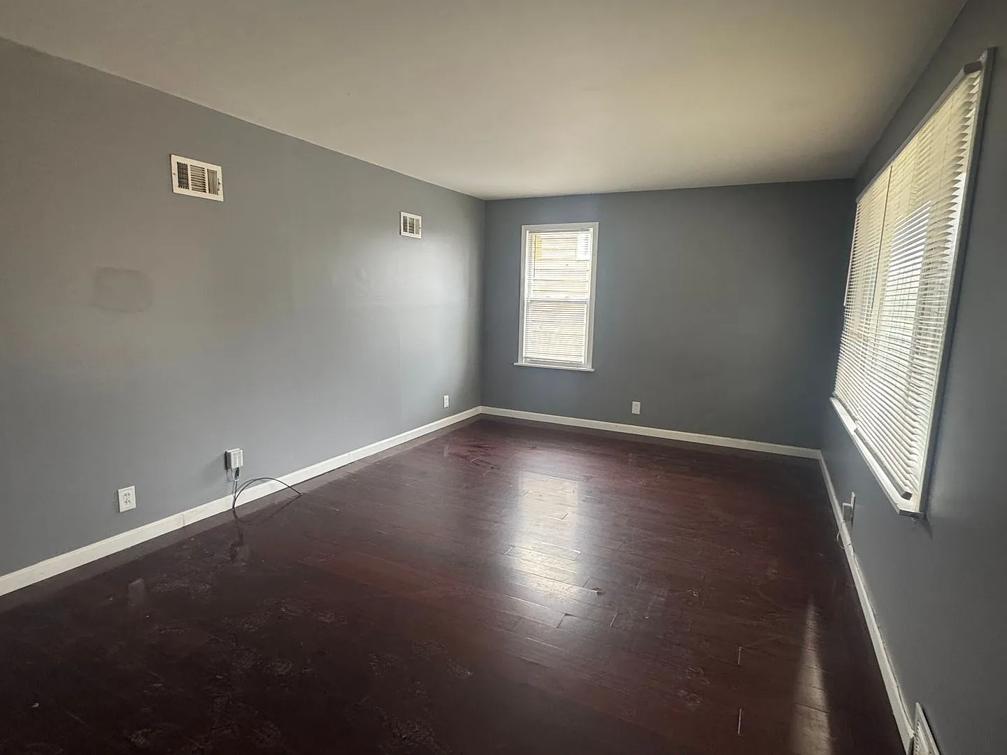 Charming 4bed/2Bath — Photo 2
