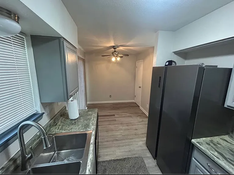 2215 W Wesley Ave — Photo 8