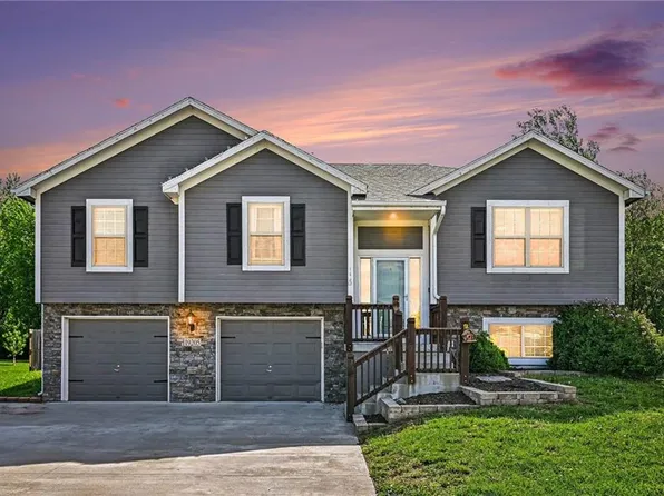 19205 Switchgrass Dr, Smithville, MO 64089