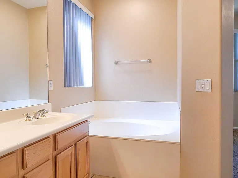 2634 E Fremont Rd — Photo 8