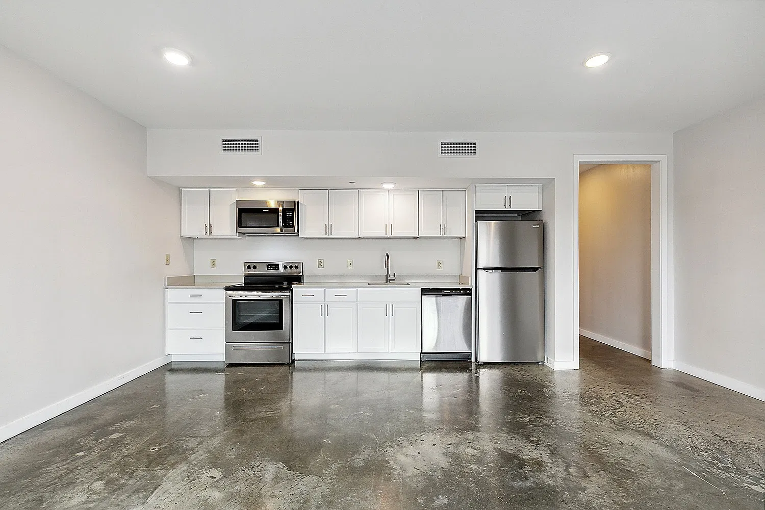 1 Bedroom - Banks St - Mid City — Photo 2
