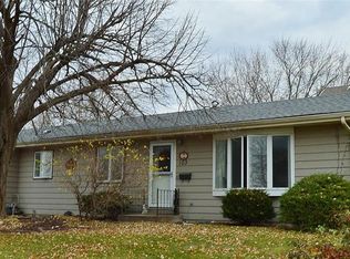 103 E 12th St, Vinton, IA 52349