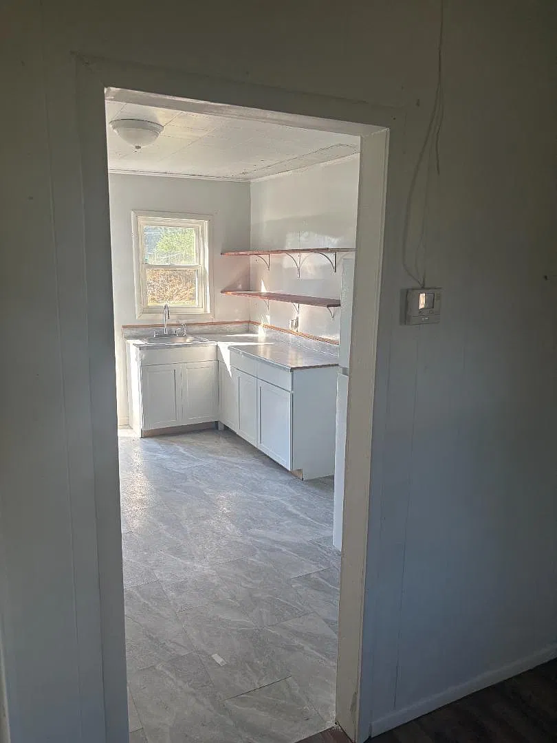 512 Noble St — Photo 2
