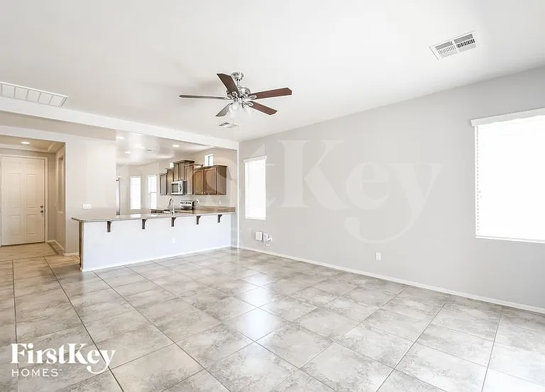 4191 E Velasco St — Photo 4