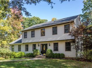 35 Colonial Ridge Dr, Gaylordsville, CT 06755