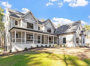 383 E Riding Dr, Carlisle, MA 01741