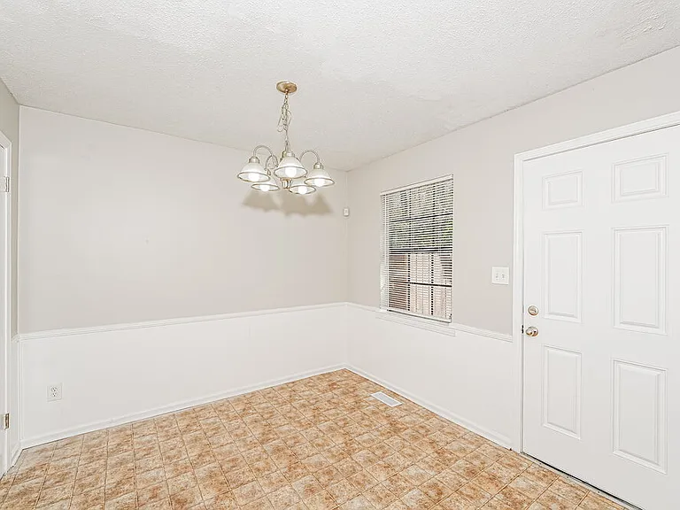 933 Edwards Lake Rd — Photo 7
