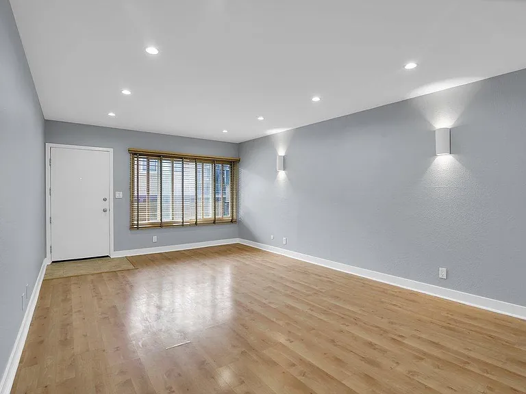 110 E Hillcrest Blvd #216 — Photo 7