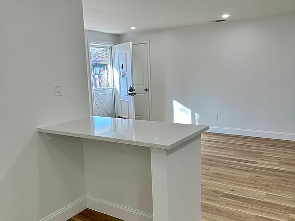 4th image of 119 Sagamore Hills Dr