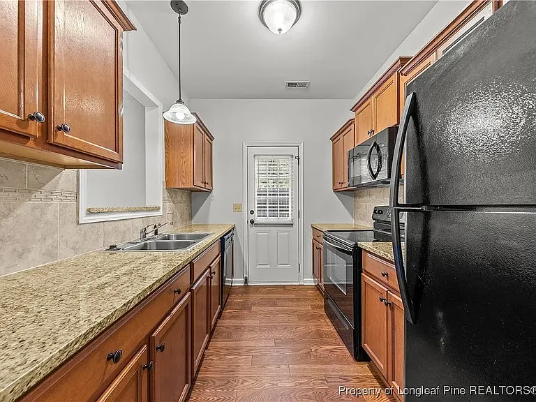 125 Burgess Ln — Photo 8