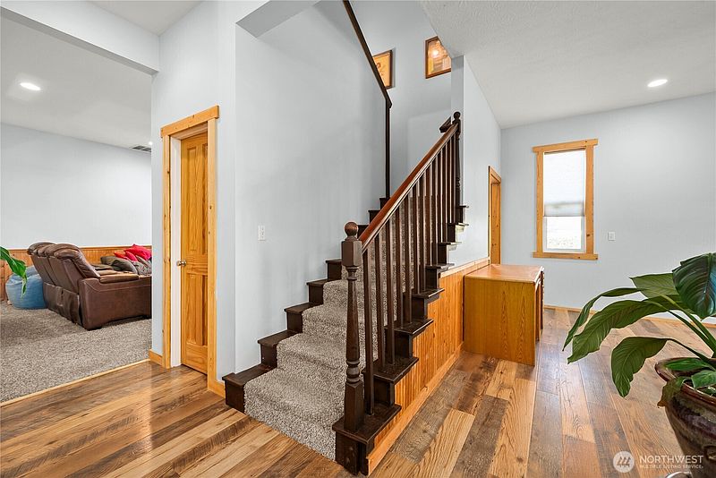 5th image of 211 S Naches Street