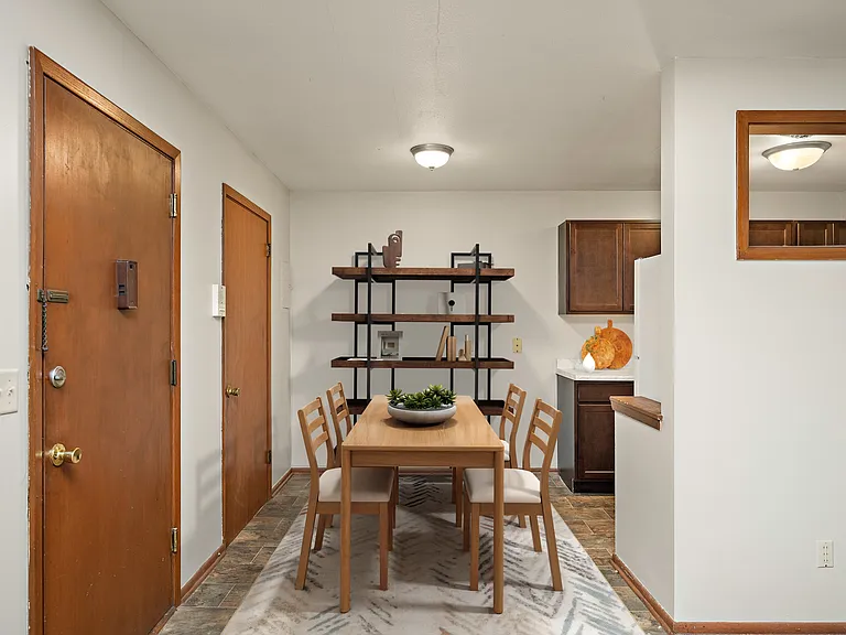 Oria Lakeview Apartments — Photo 15