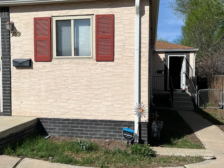 751 Newton St — Photo 18
