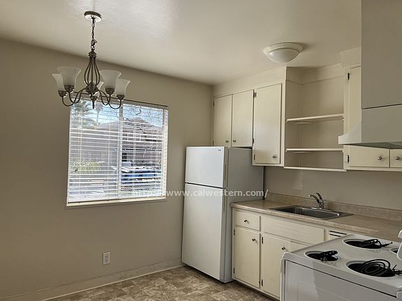 3rd image of 2353 Mammoth Dr